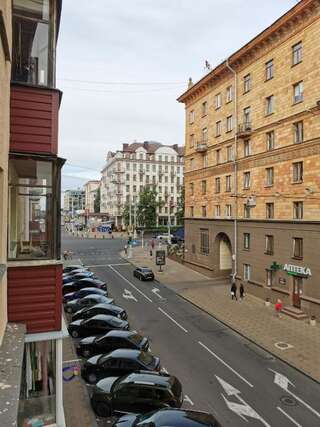 Апартаменты Apart in center near Hotel Europa Минск Апартаменты с балконом-11
